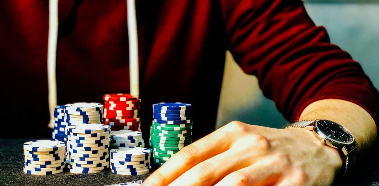 How Online Casinos Shape Risk and Routine